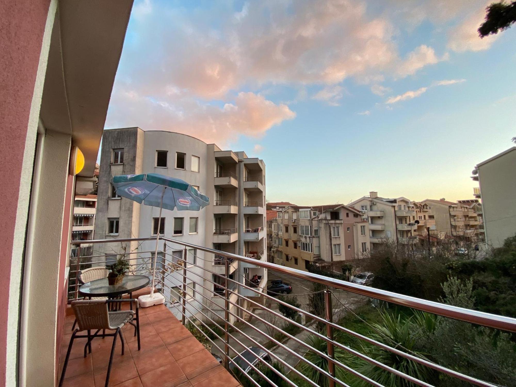 Markovic Aparthotel - Budva Becici Hotel المظهر الخارجي الصورة